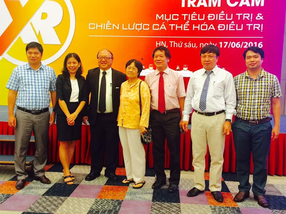 Tiến sỹ Bác sỹ Phùng Thanh Hải hội thảo vơi các chuyên gia y học tại Hà Nội